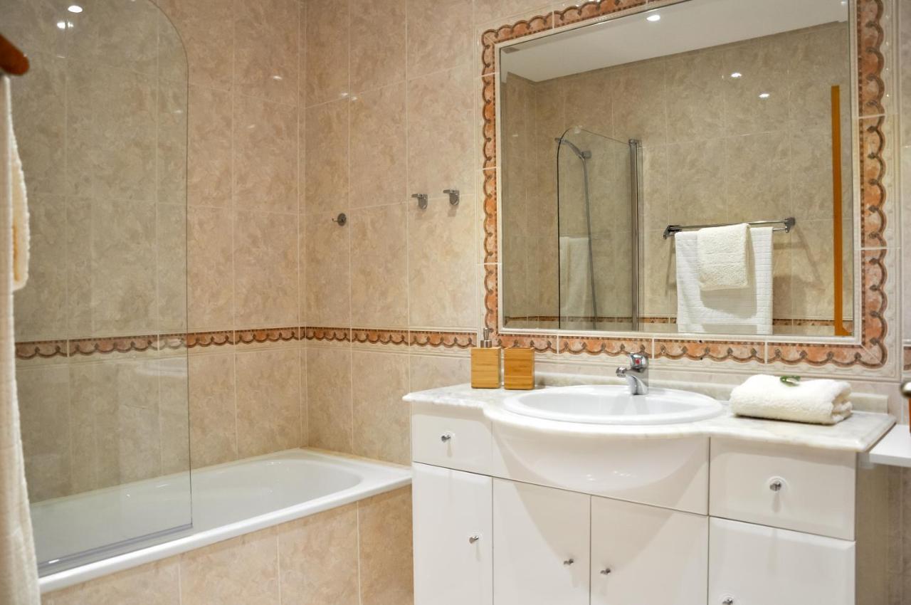 Lovelystay - 2Br Modern, Pool Access, Close To Marina & Beach Quarteira Exterior foto