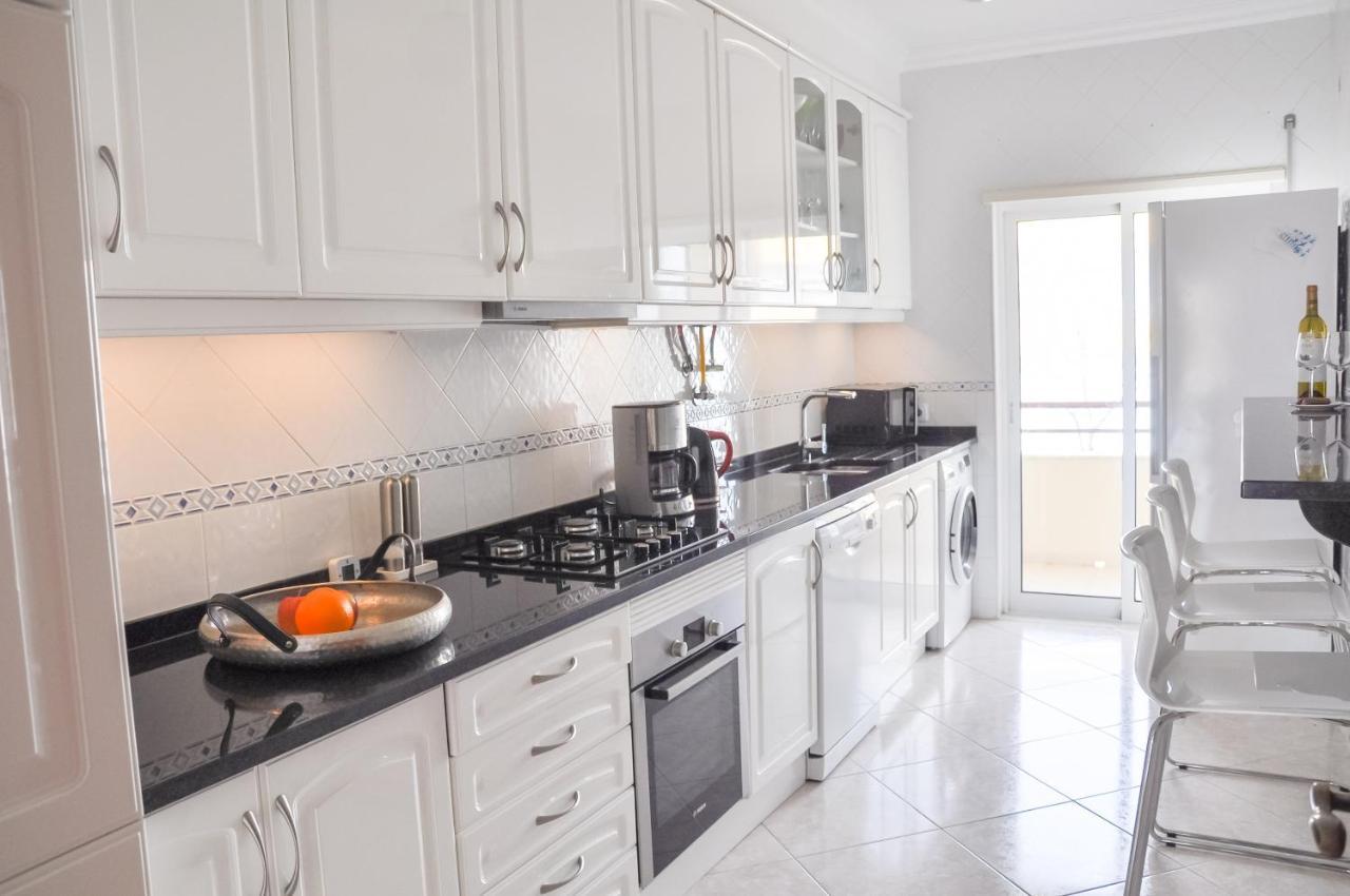 Lovelystay - 2Br Modern, Pool Access, Close To Marina & Beach Quarteira Exterior foto